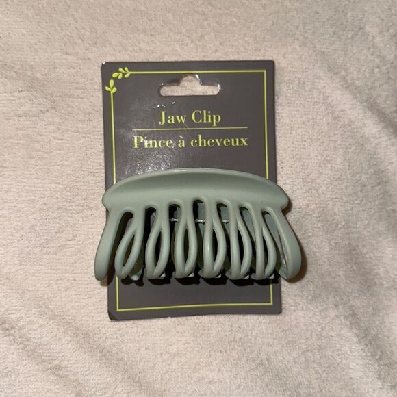 Pistachio Green Jaw Clip Medium Sized - Picture 1 of 5